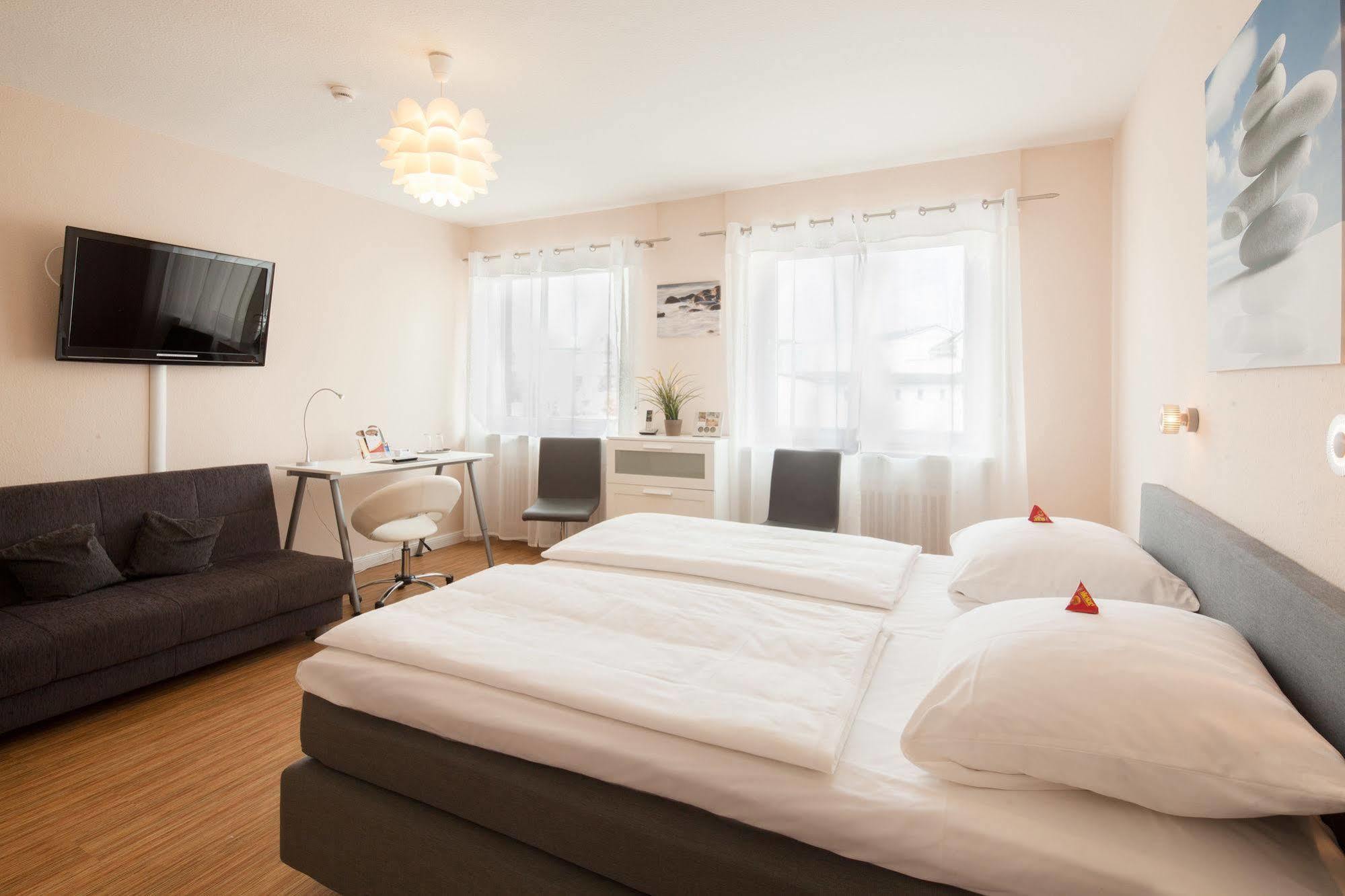 Schaefers Hotel, Self-Check-In, Cafe Und Baecker Am Hotel フェヒタ エクステリア 写真